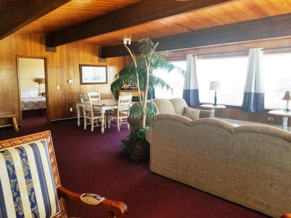 Islander Westport Hotel Exterior photo